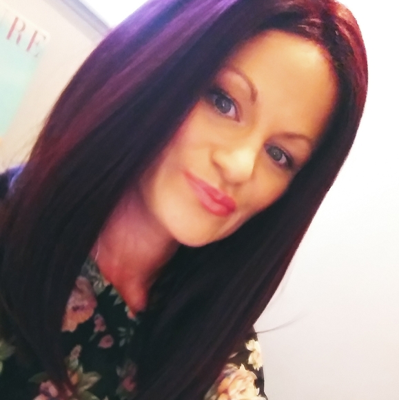 Meet your Posher, Christina - Picture 2 of 2